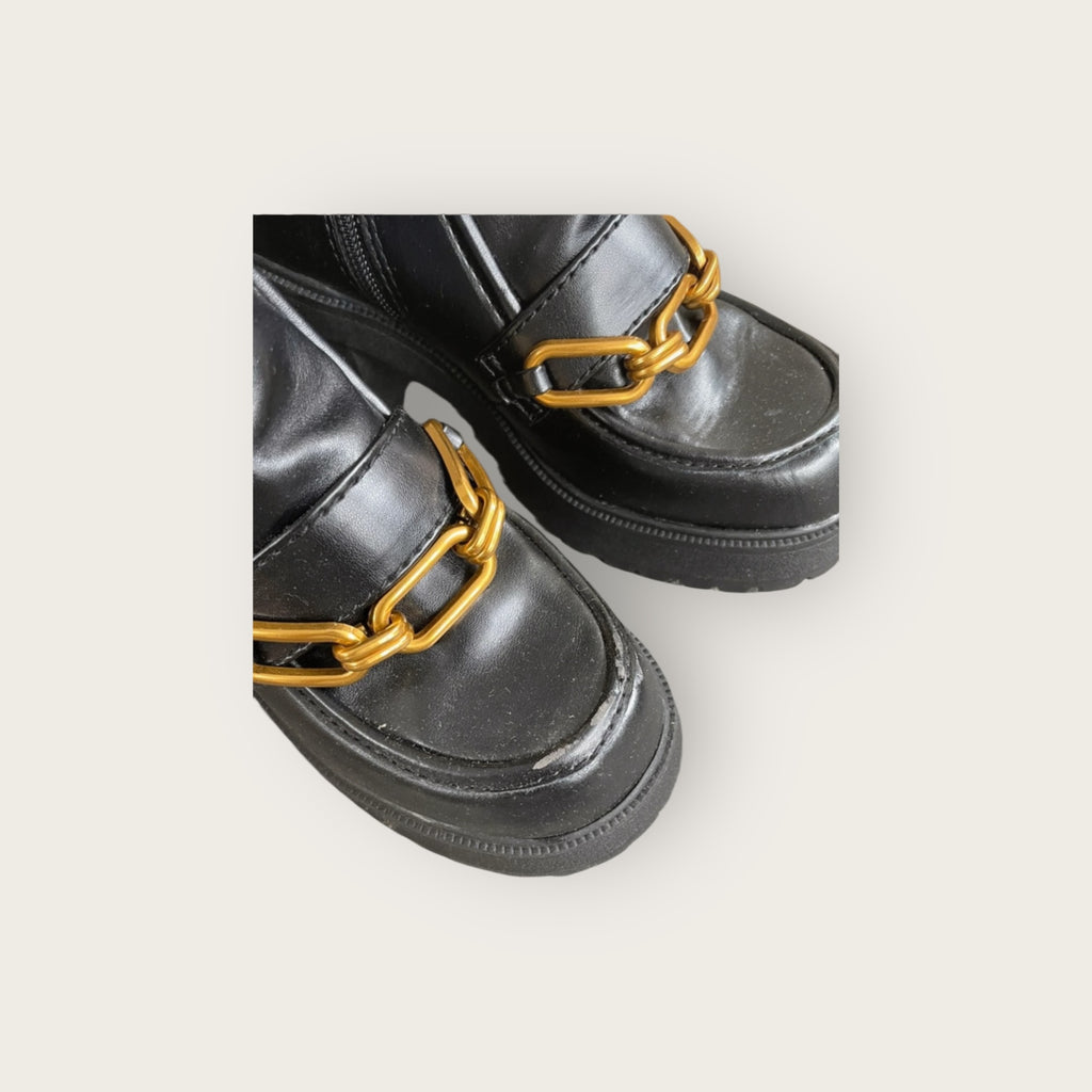 ASOS Stiefel mit goldener Kette 39