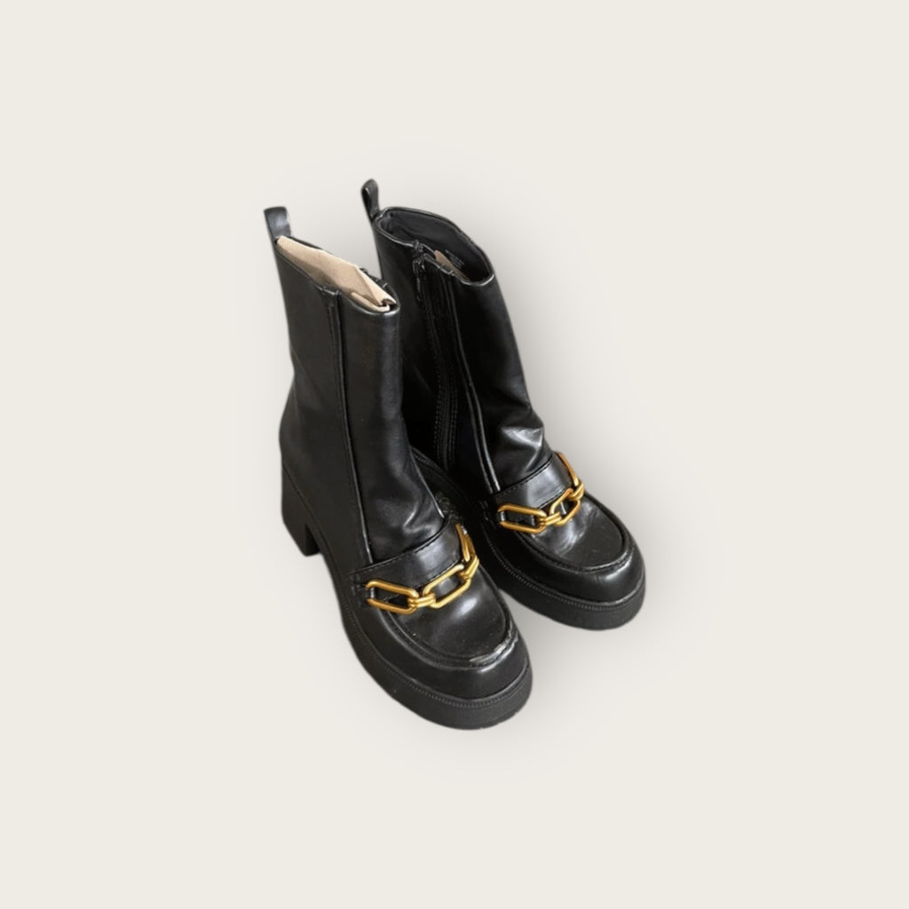 ASOS Stiefel mit goldener Kette 39