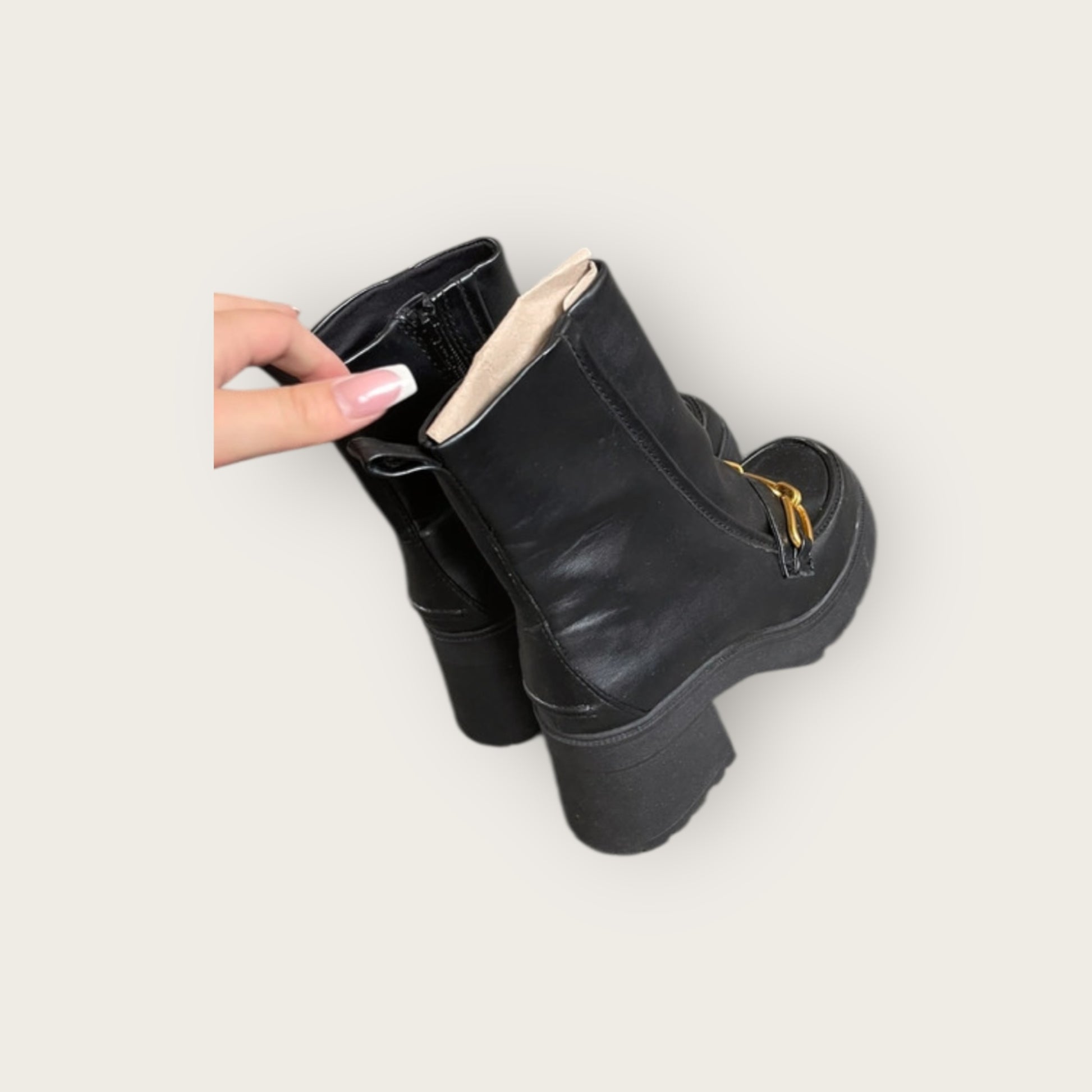 ASOS Stiefel mit goldener Kette 39