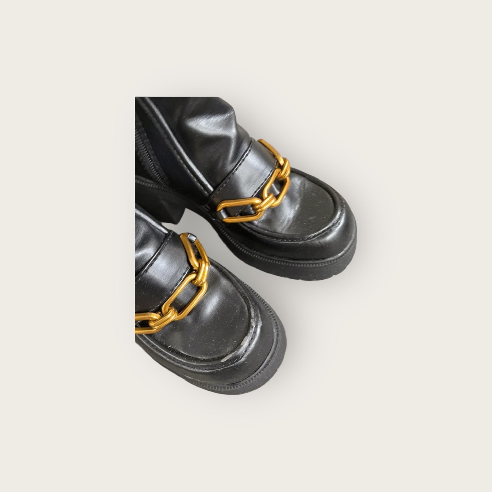 ASOS Stiefel mit goldener Kette 39