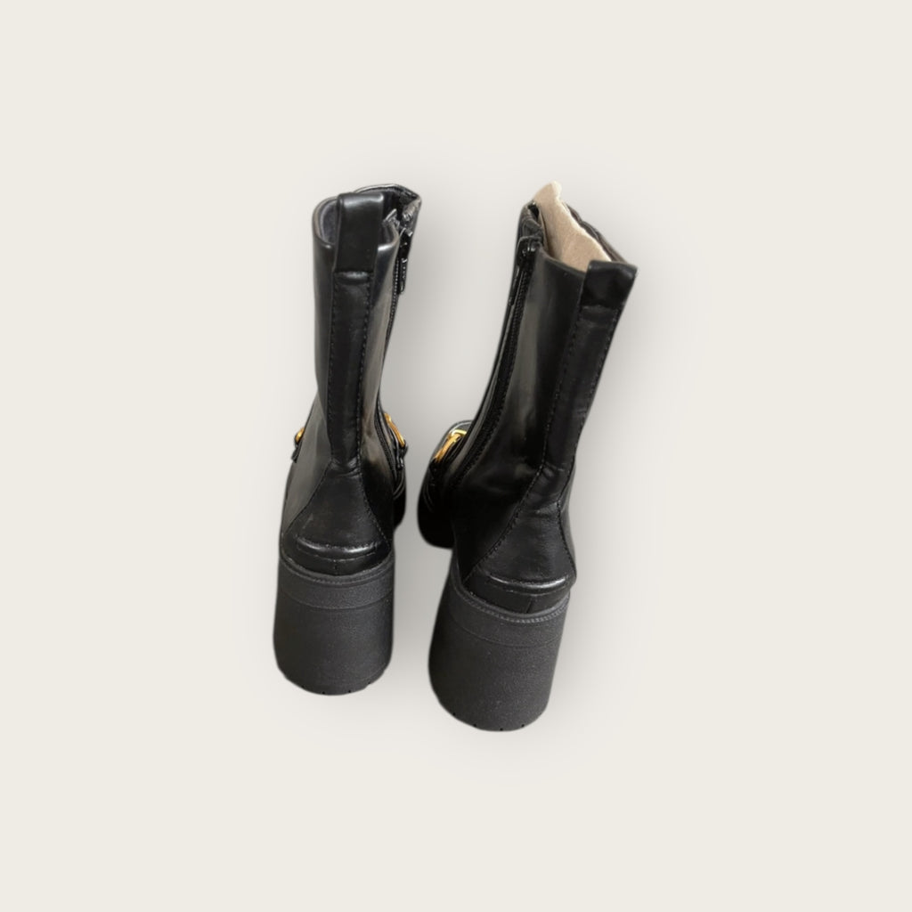 ASOS Stiefel mit goldener Kette 39