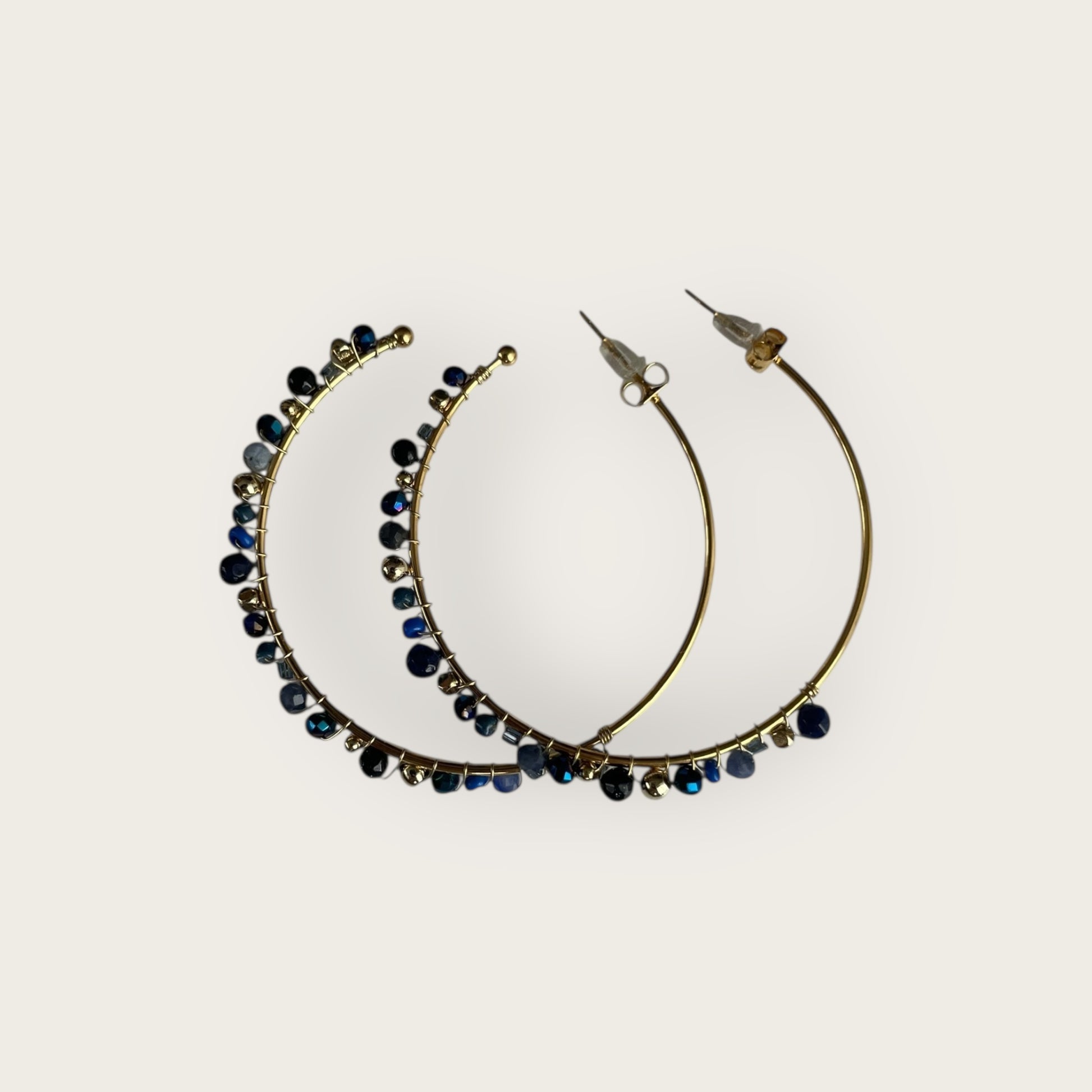 COLLECTION IRL Goldene Ohrringe mit blauen Steinen