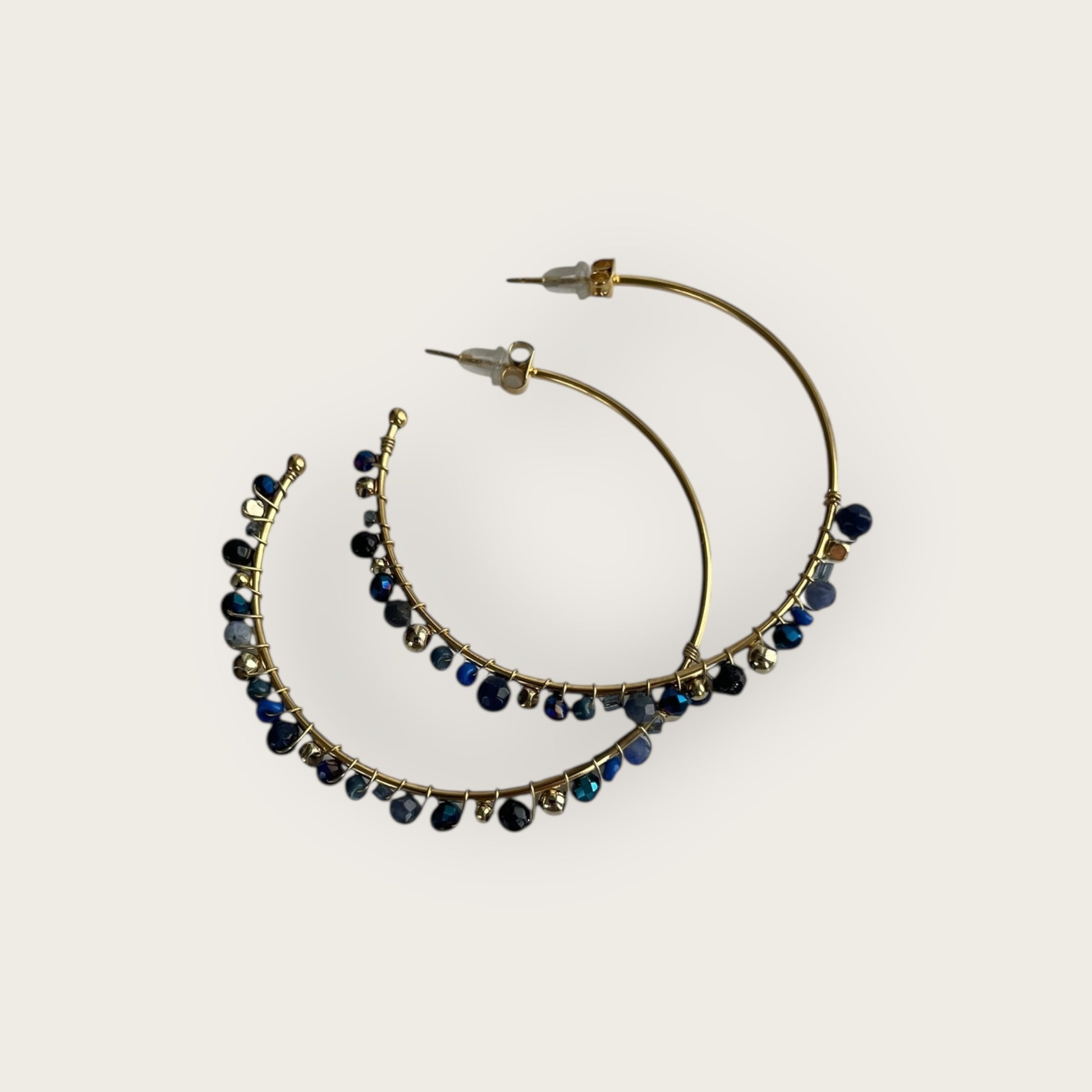 COLLECTION IRL Goldene Ohrringe mit blauen Steinen