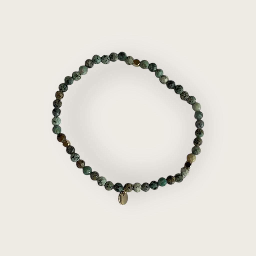 COLLECTION IRL Armband mit grünen Steinen